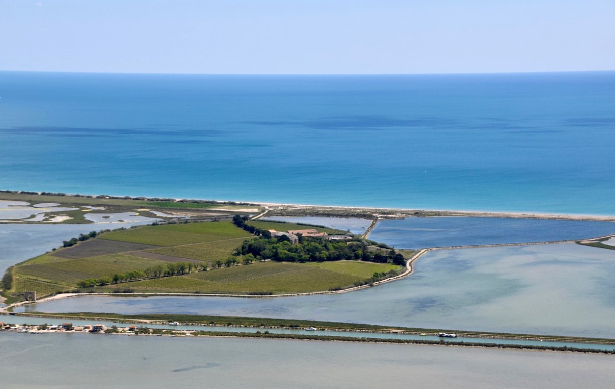 Vue du ciel sur la presqu'ile de Maguelone